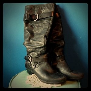 Black leather PIKOLINOS boots